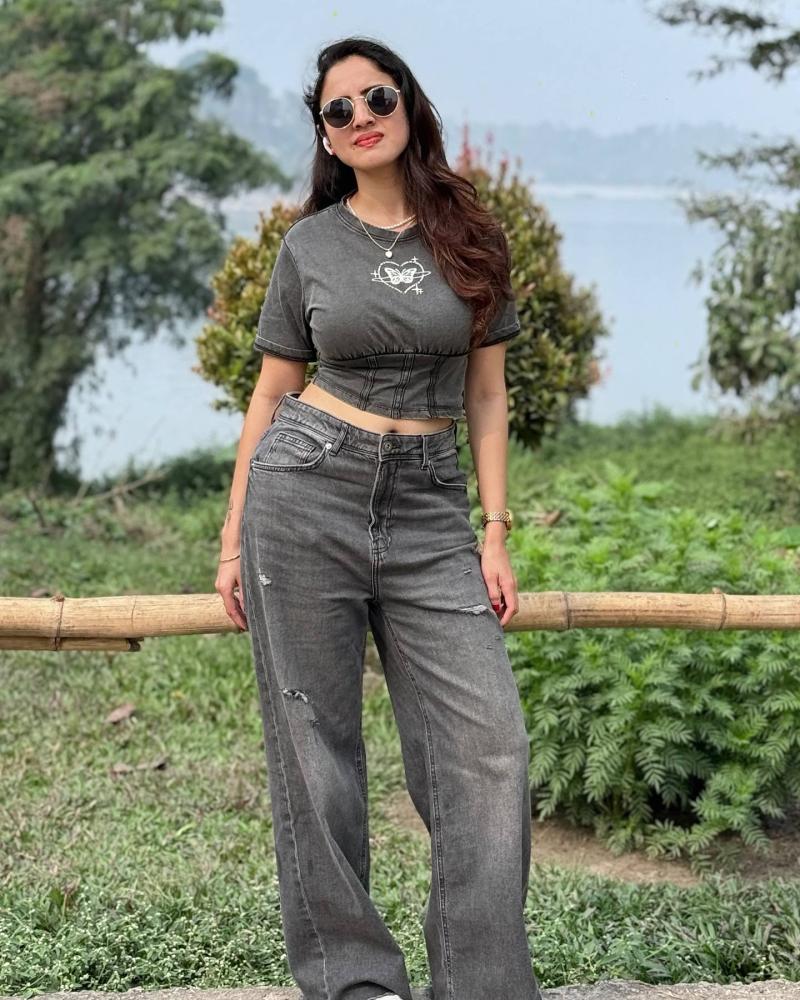 actress-priyanka-stunning-look